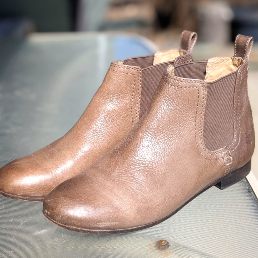 Frye Jillian Chelsea boots (tan)